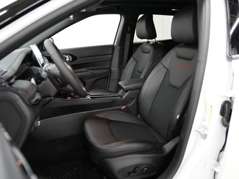 New 2026 Jeep Compass Trailhawk w/ Sun, Sound & Navigation Group image 4