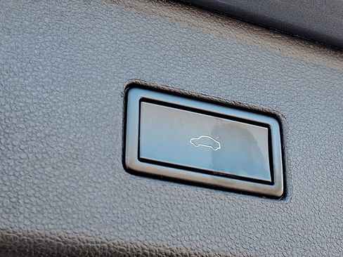 Used 2021 Volkswagen Atlas SEL Premium image 31