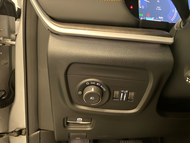 Used 2026 Jeep Grand Cherokee L Limited AWD/4WD image 18