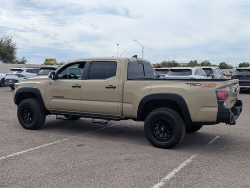 Used 2018 Toyota Tacoma TRD Sport w/ Technology Package image 3