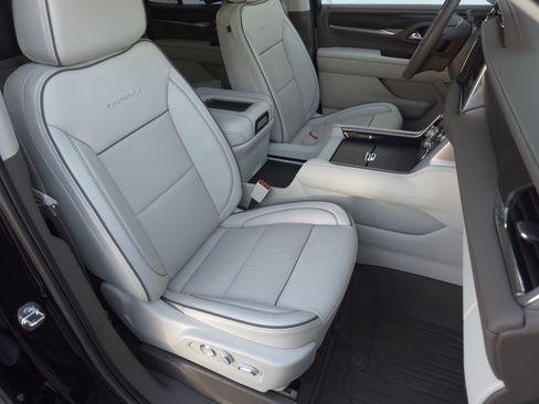 Used 2024 GMC Yukon Denali w/ Advanced Technology Package image 49