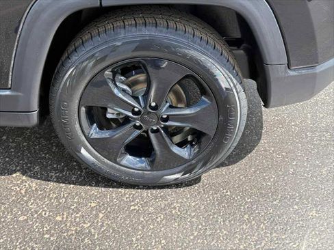 Certified 2021 Jeep Compass Latitude w/ Sun and Sound Group FWD image 9