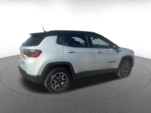 Used 2025 Jeep Compass Trailhawk AWD/4WD image 15