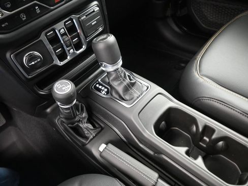 New 2025 Jeep Gladiator Sport image 3