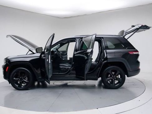 Used 2023 Jeep Grand Cherokee Altitude AWD/4WD image 18