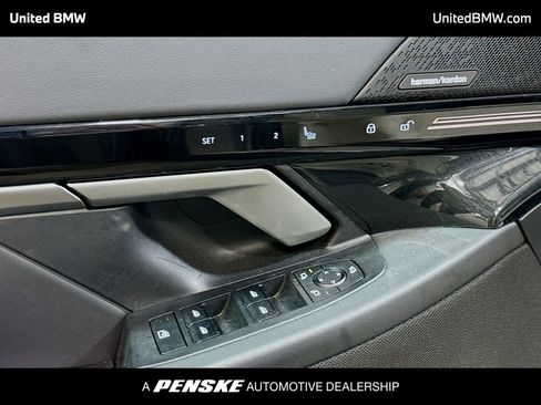 Used 2024 BMW 530i w/ Convenience Package RWD image 3