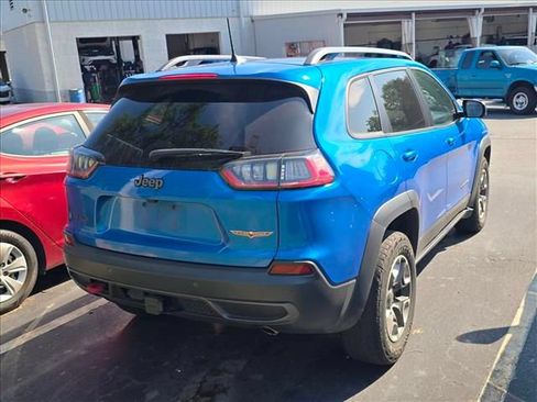 Used 2019 Jeep Cherokee Trailhawk w/ Cold Weather Group AWD/4WD image 9