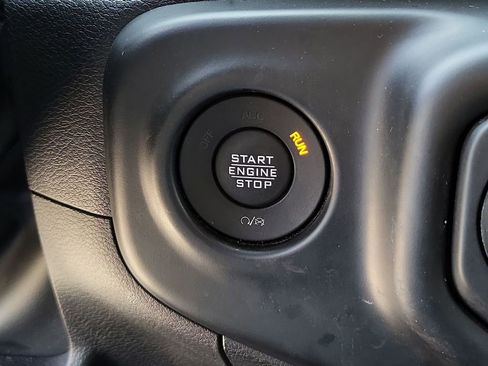 Used 2022 Jeep Gladiator Sport image 17