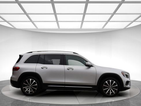 Used 2023 Mercedes-Benz GLB 250 4MATIC w/ Premium Package image 5