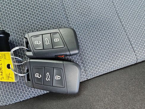 Certified 2025 Volkswagen Taos S FWD image 34