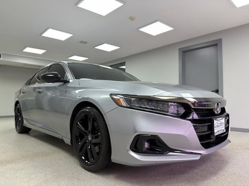 Used 2021 Honda Accord Sport Special Edition image 4