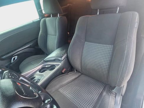 Used 2015 Dodge Challenger SXT RWD image 10