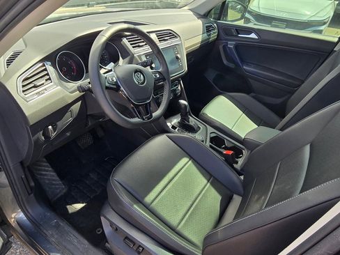 Used 2021 Volkswagen Tiguan SE w/ Panoramic Sunroof Package image 26