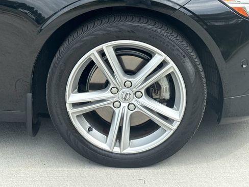 Used 2018 Volvo S90 T5 Momentum w/ Convenience Package FWD image 11