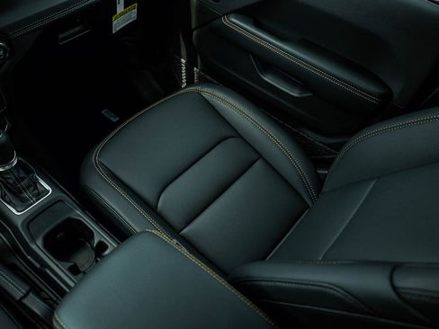 New 2026 Jeep Wrangler Unlimited Sahara AWD/4WD image 25