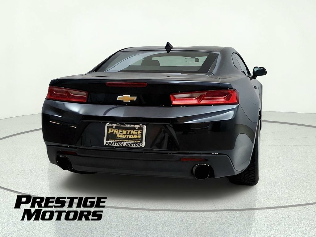 Used 2016 Chevrolet Camaro LT RWD image 7