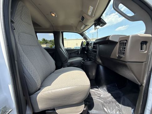Used 2025 GMC Savana 3500 LT w/ LT Preferred Equipment Group RWD image 29