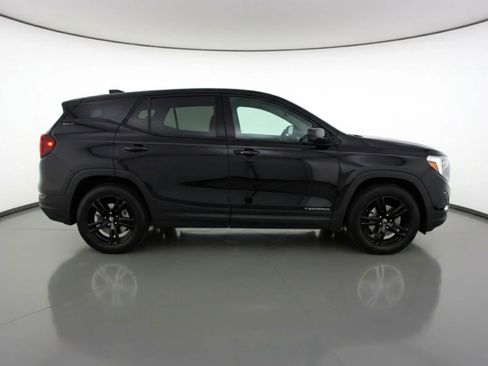 Used 2024 GMC Terrain SLE image 8