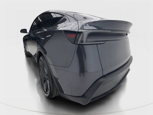 Used 2026 Tesla Model Y AWD image 9