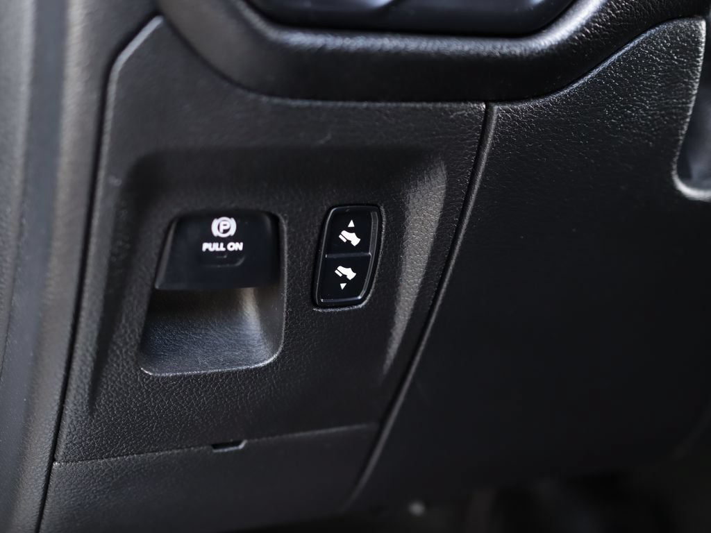 Used 2020 RAM 1500 Laramie AWD/4WD image 11