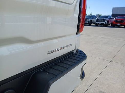 Used 2025 GMC Sierra 1500 Denali w/ Denali Reserve Package AWD/4WD image 12