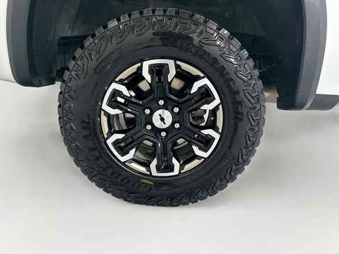 Used 2023 Chevrolet Silverado 1500 ZR2 w/ Technology Package AWD/4WD image 29