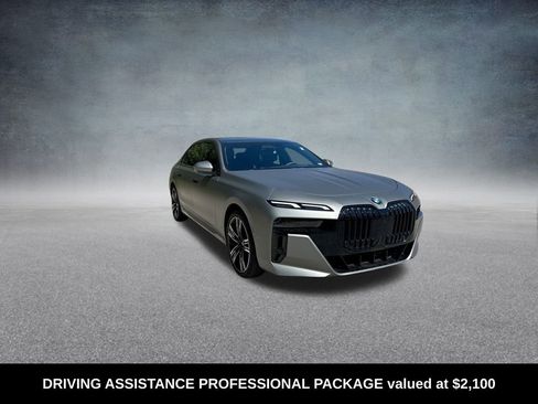 Used 2023 BMW 760i xDrive image 2