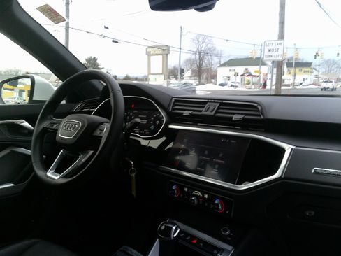 Used 2025 Audi Q3 2.0T Premium image 17