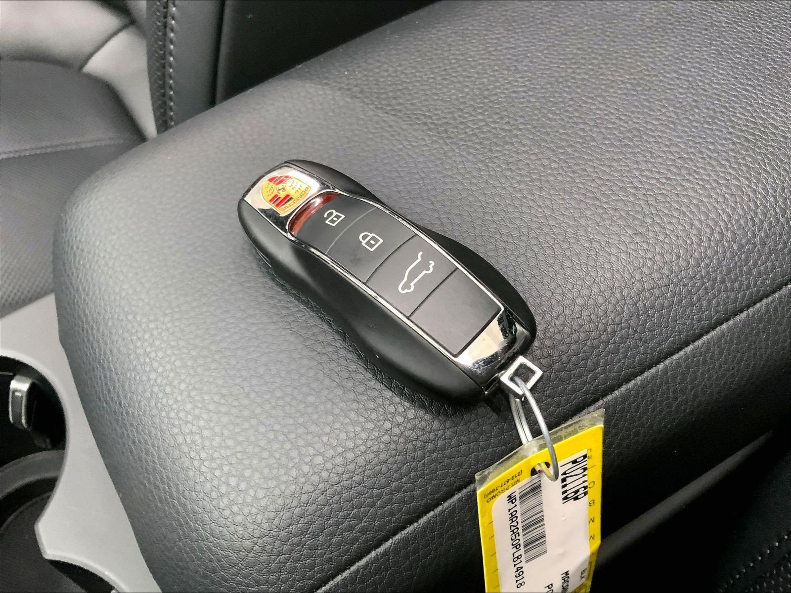 Certified 2023 Porsche Macan AWD/4WD image 21