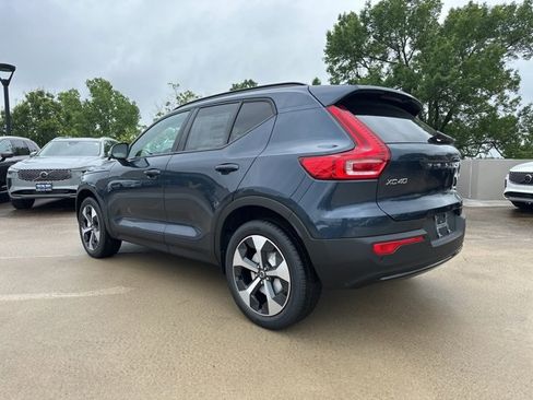 New 2026 Volvo XC40 B5 Core w/ Climate Package image 5