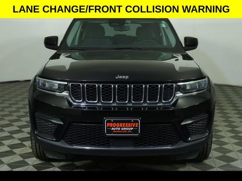 Used 2024 Jeep Grand Cherokee Laredo AWD/4WD image 8