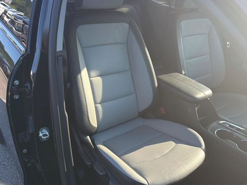 Used 2019 Chevrolet Equinox Premier FWD image 22