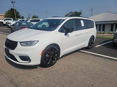 Used 2025 Chrysler Pacifica Limited
