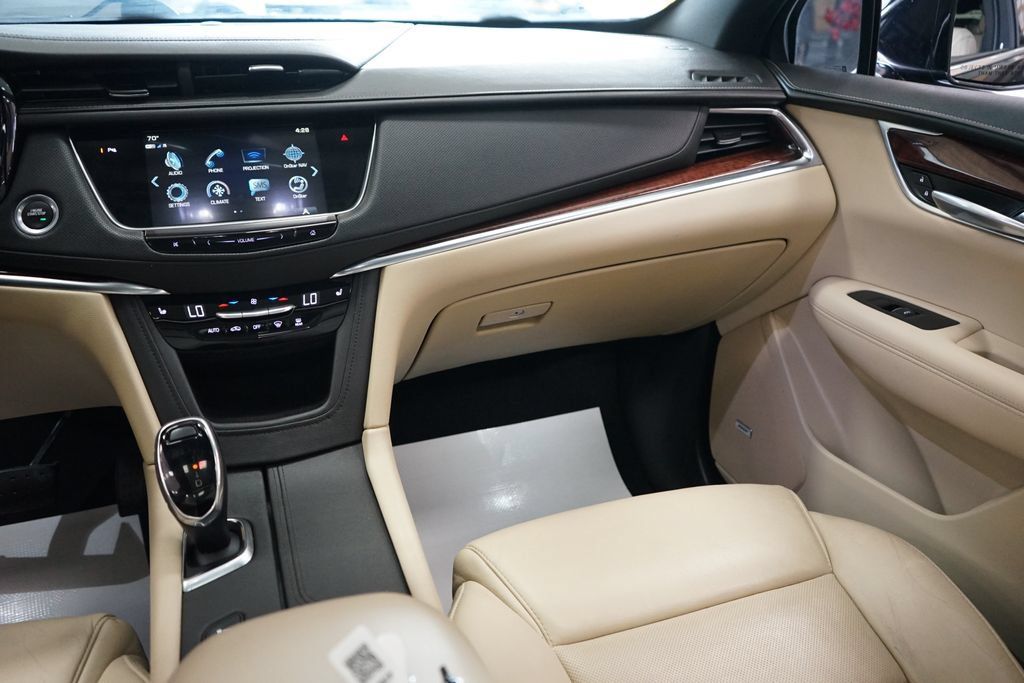 Used 2018 Cadillac XT5 Luxury AWD/4WD image 13
