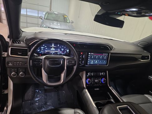 Used 2024 GMC Yukon XL Denali image 14