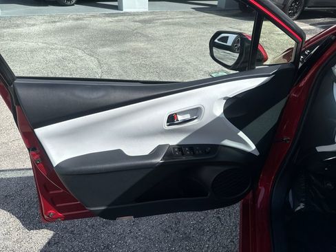 Used 2017 Toyota Prius Prime image 10