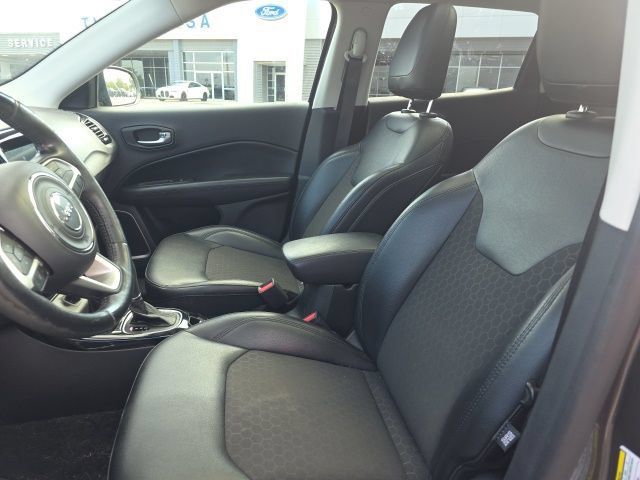 Used 2019 Jeep Compass Latitude FWD image 9