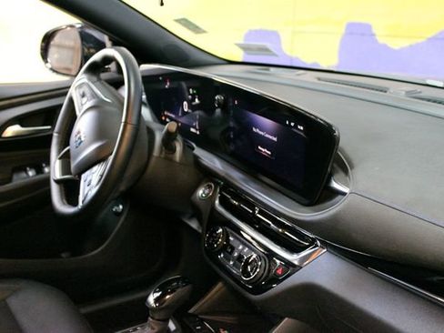 Used 2024 Buick Envista Sport Touring w/ Convenience II Package FWD image 10