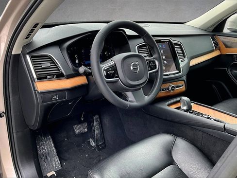 Used 2023 Volvo XC90 B6 Plus w/ Protection Package Premier image 17