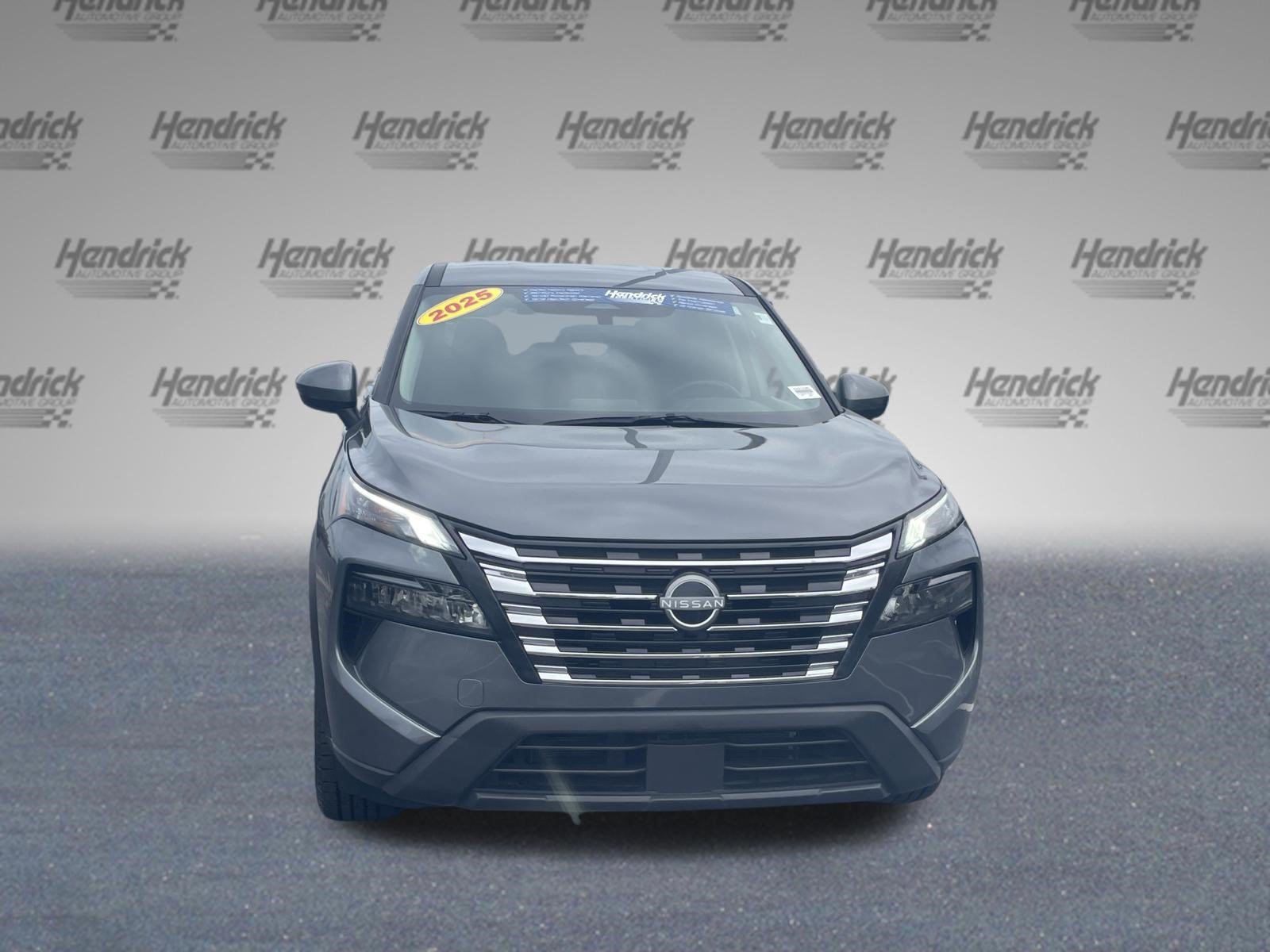 Used 2025 Nissan Rogue SV AWD/4WD image 3