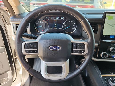 Used 2024 Ford Expedition XLT AWD/4WD image 16