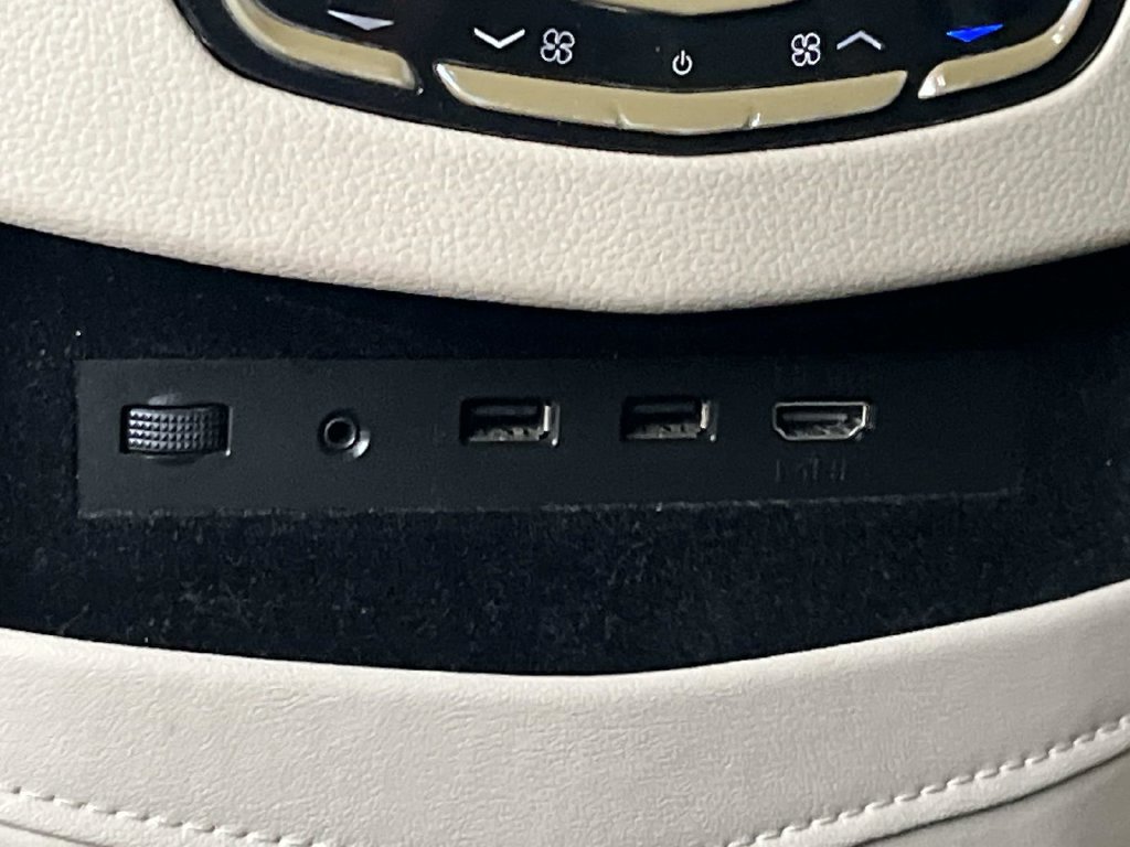 Used 2019 Cadillac Escalade Luxury RWD image 16