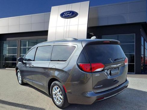 Used 2021 Chrysler Voyager Lxi FWD image 3
