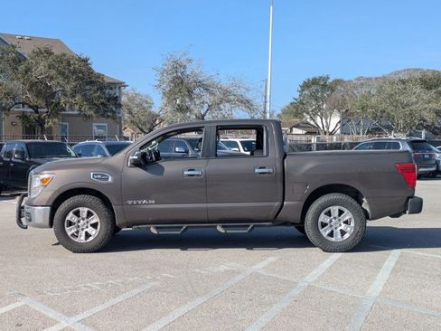 Used 2017 Nissan Titan SV image 8