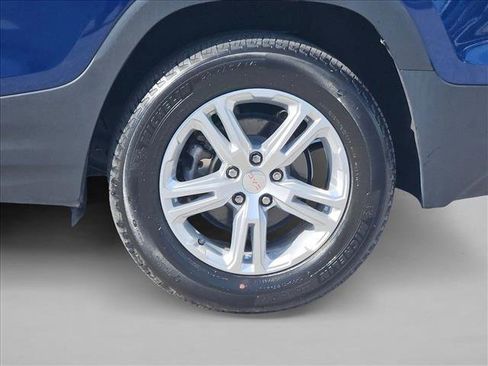 Used 2022 GMC Terrain SLE w/ Driver Convenience Package image 26