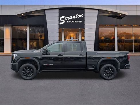 Used 2024 GMC Sierra 2500 AT4 w/ AT4 Preferred Package image 2