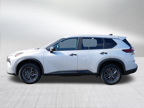Used 2024 Nissan Rogue S AWD/4WD image 4