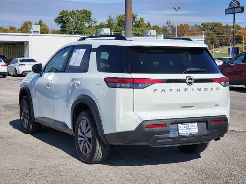 Used 2025 Nissan Pathfinder SV image 7