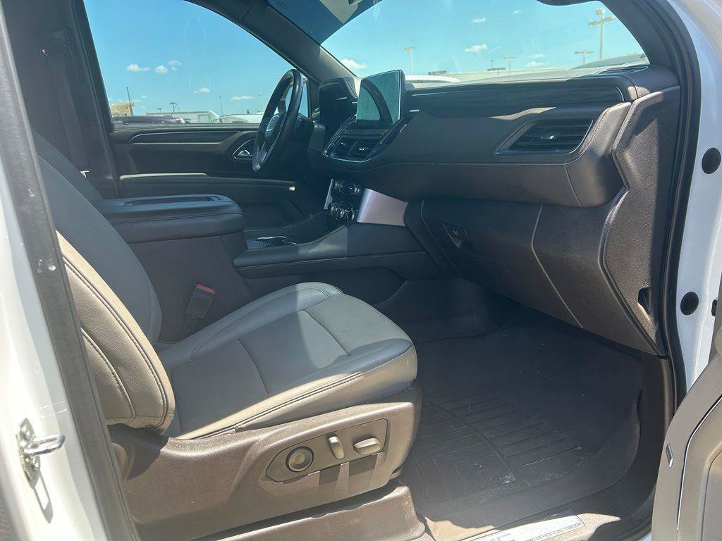 Used 2022 GMC Yukon SLT w/ SLT Luxury Package AWD/4WD image 3