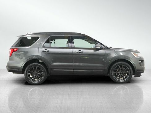 Used 2018 Ford Explorer XLT w/ Equipment Group 202A AWD/4WD image 6